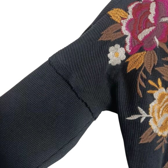 Johnny Was Zosia Embroidered Floral Thermal Top Size SMALL - Picture 8 of 11